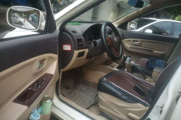 Used BAIC Weiwang M30 2015 1.5L Basic Version DAM15 Driver Seat