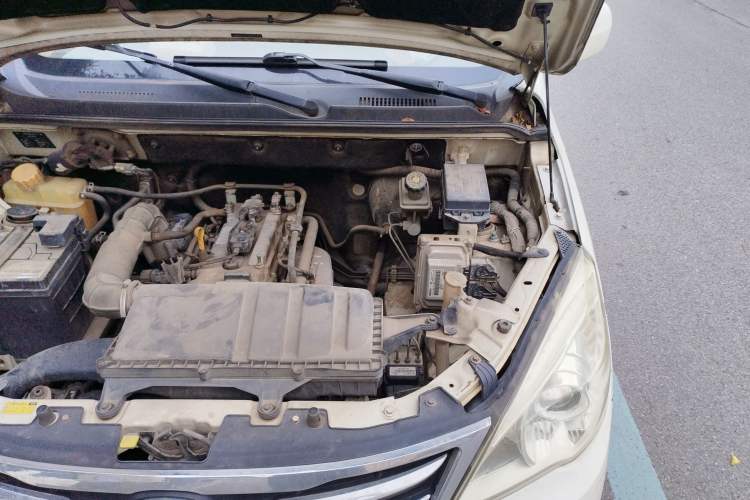 Used BAIC Weiwang M30 2015 1.5L Comfort Version BJ415B Engine Bay Left