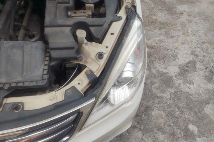 Used BAIC Weiwang M30 2015 1.5L Comfort version DAM15 Engine Bay Left