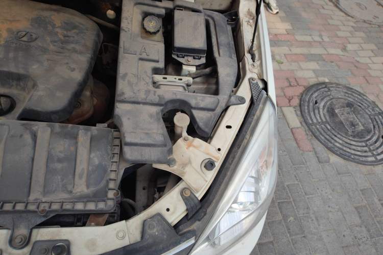 Used BAIC Weiwang M30 2015 1.5L Basic Version DAM15 Engine Bay Left
