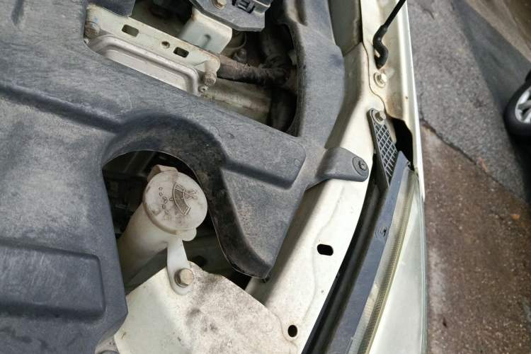 Used BAIC Weiwang M30 2015 1.5L Comfort Version BJ415B Engine Bay Left