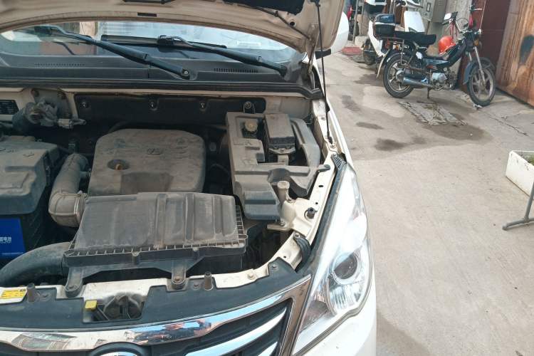 Used BAIC Weiwang M30 2015 1.5L Comfort version DAM15 Engine Bay Left