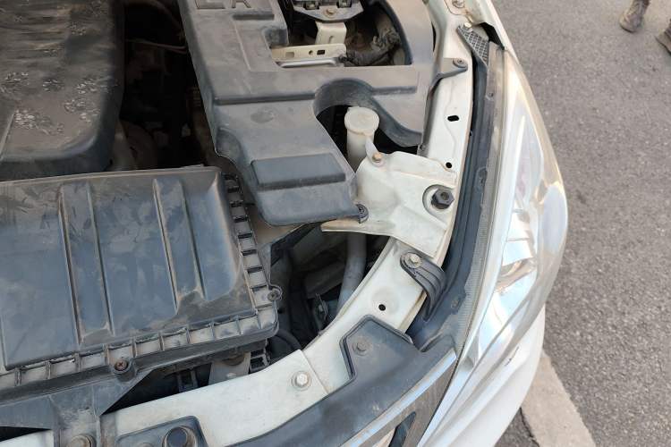 Used BAIC Weiwang M30 2015 1.5L Basic Version DAM15 Engine Bay Left