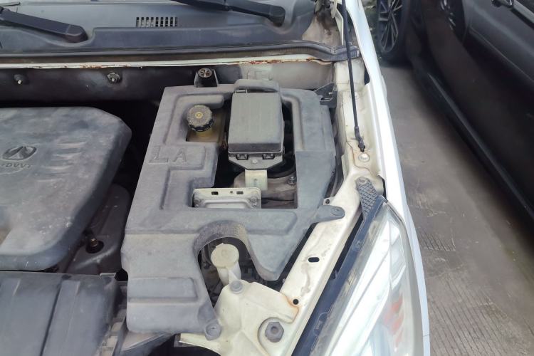 Used BAIC Weiwang M30 2015 1.5L Comfort version DAM15 Engine Bay Left