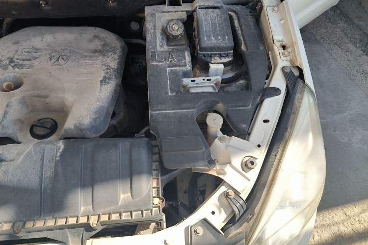 Used BAIC Weiwang M30 2015 1.5L Basic Version DAM15 Engine Bay Left
