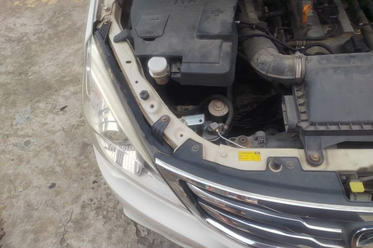 Used BAIC Weiwang M30 2015 1.5L Comfort version DAM15 Engine Bay Right