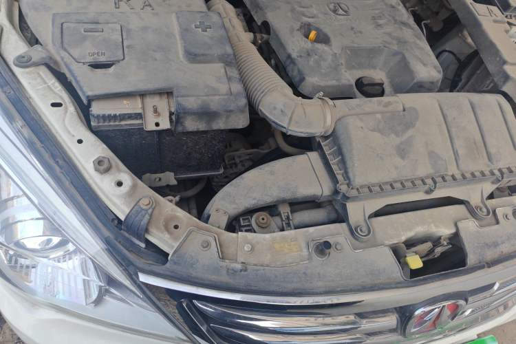 Used BAIC Weiwang M30 2015 1.5L Comfort version DAM15 Engine Bay Right