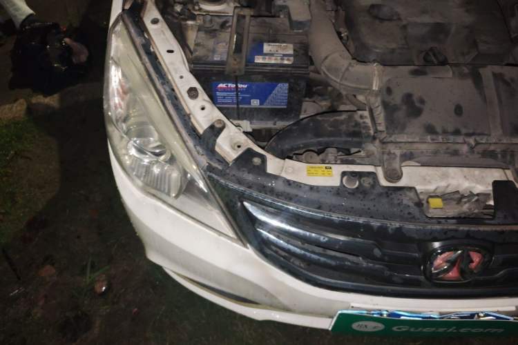 Used BAIC Weiwang M30 2015 1.5L Comfort version DAM15 Engine Bay Right