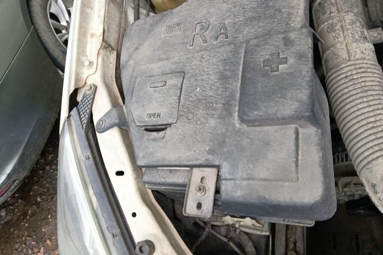 Used BAIC Weiwang M30 2015 1.5L Comfort Version BJ415B Engine Bay Right
