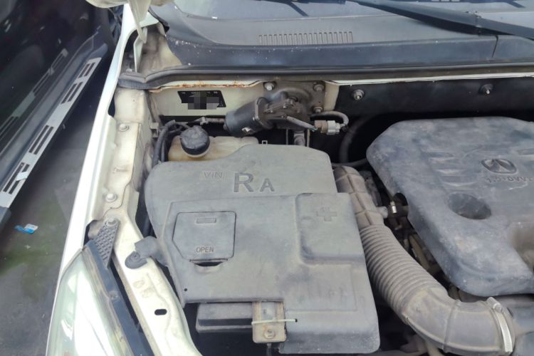 Used BAIC Weiwang M30 2015 1.5L Comfort version DAM15 Engine Bay Right