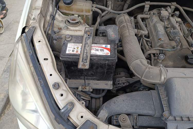 Used BAIC Weiwang M30 2015 1.5L Comfort Version BJ415B Engine Bay Right