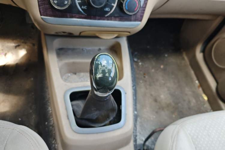 Used BAIC Weiwang M30 2015 1.5L Comfort version DAM15 Gear Lever