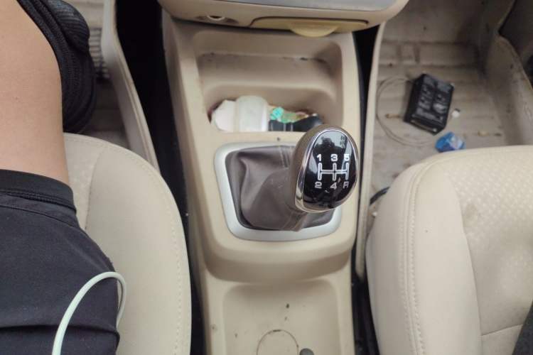 Used BAIC Weiwang M30 2015 1.5L Basic Version DAM15 Gear Lever