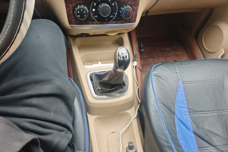 Used BAIC Weiwang M30 2015 1.5L Basic Version DAM15 Gear Lever