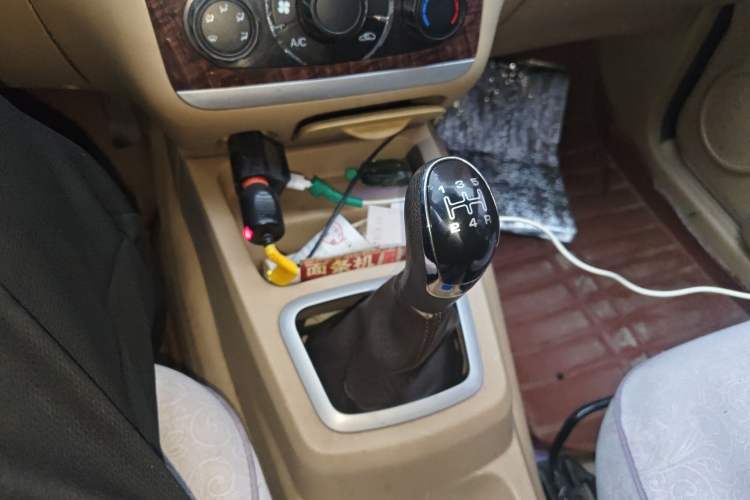 Used BAIC Weiwang M30 2015 1.5L Comfort version DAM15 Gear Lever