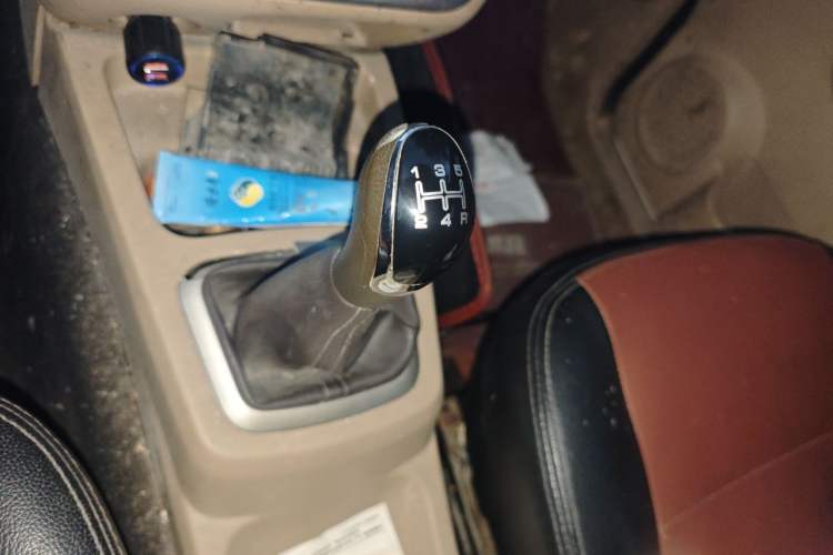 Used BAIC Weiwang M30 2015 1.5L Basic Version DAM15 Gear Lever