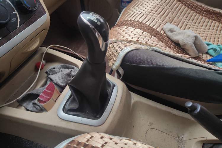 Used BAIC Weiwang M30 2015 1.5L Basic Version DAM15 Gear Lever