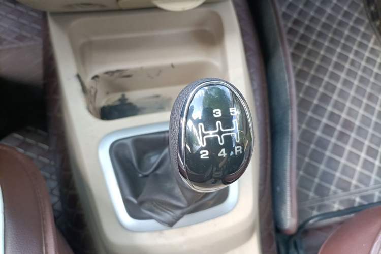 Used BAIC Weiwang M30 2015 1.5L Basic Version DAM15 Gear Lever