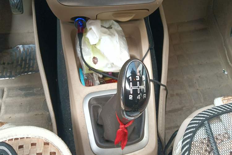 Used BAIC Weiwang M30 2015 1.5L Comfort version DAM15 Gear Lever