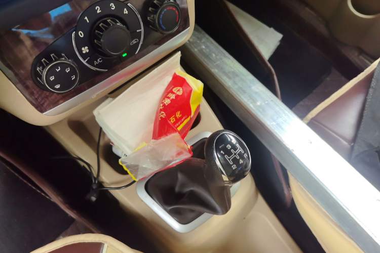 Used BAIC Weiwang M30 2015 1.5L Comfort version DAM15 Gear Lever