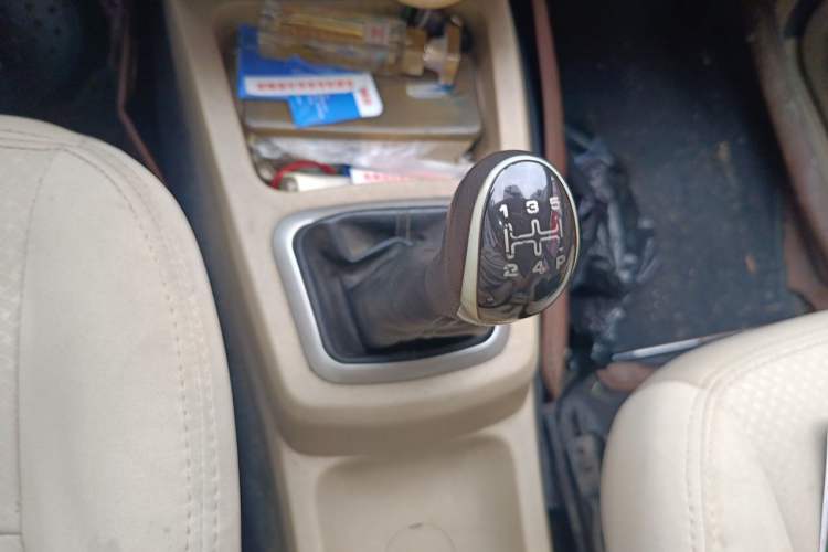 Used BAIC Weiwang M30 2015 1.5L Comfort Version BJ415B Gear Lever