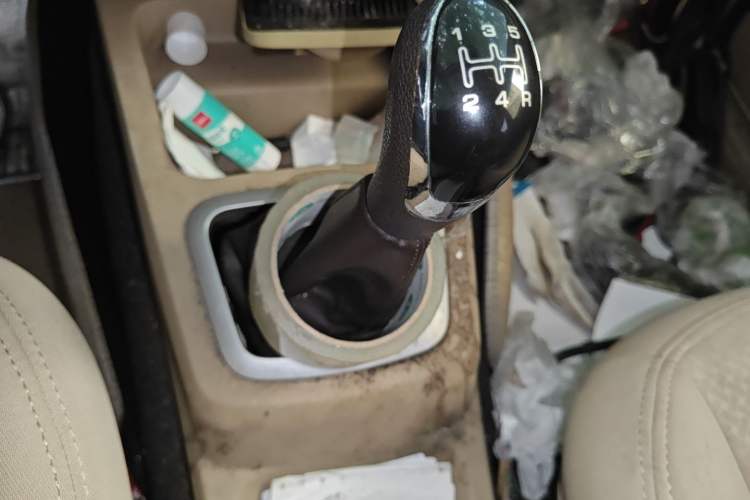 Used BAIC Weiwang M30 2015 1.5L Basic Version DAM15 Gear Lever