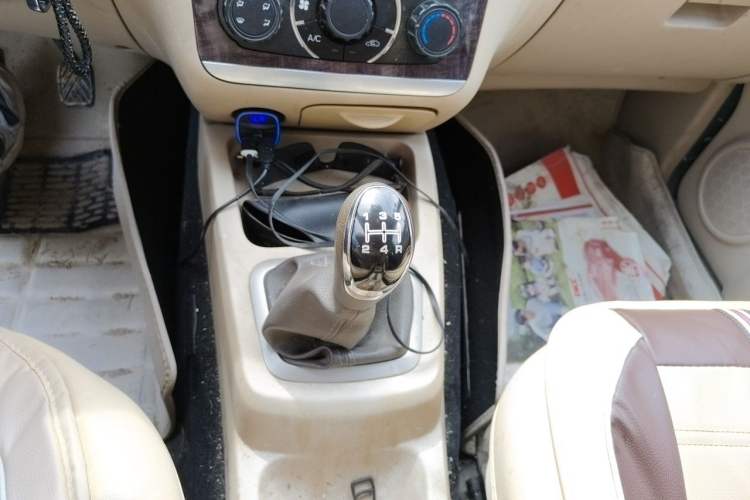 Used BAIC Weiwang M30 2015 1.5L Comfort Version BJ415B Gear Lever