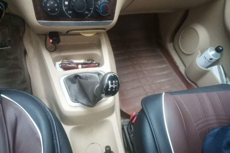 Used BAIC Weiwang M30 2015 1.5L Basic Version DAM15 Gear Lever
