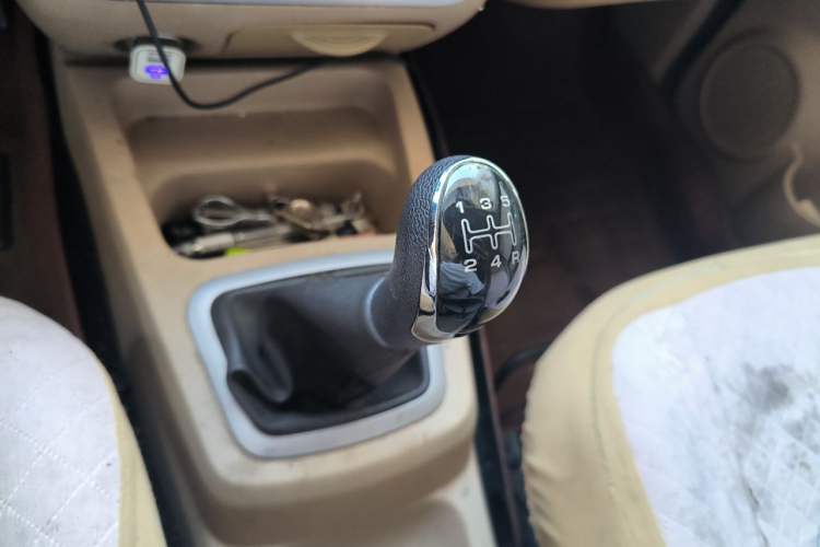 Used BAIC Weiwang M30 2015 1.5L Basic Version DAM15 Gear Lever
