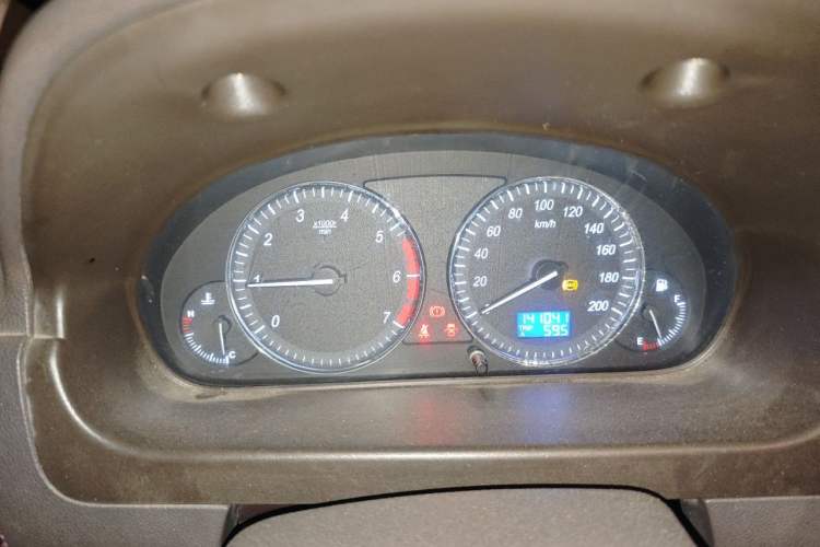 Used BAIC Weiwang M30 2015 1.5L Comfort version DAM15 Instrument Cluster