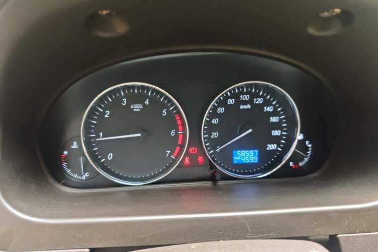 Used BAIC Weiwang M30 2015 1.5L Basic Version DAM15 Instrument Cluster
