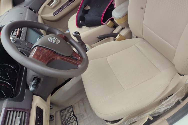 Used BAIC Weiwang M30 2015 1.5L Basic Version DAM15 Left Front Seat