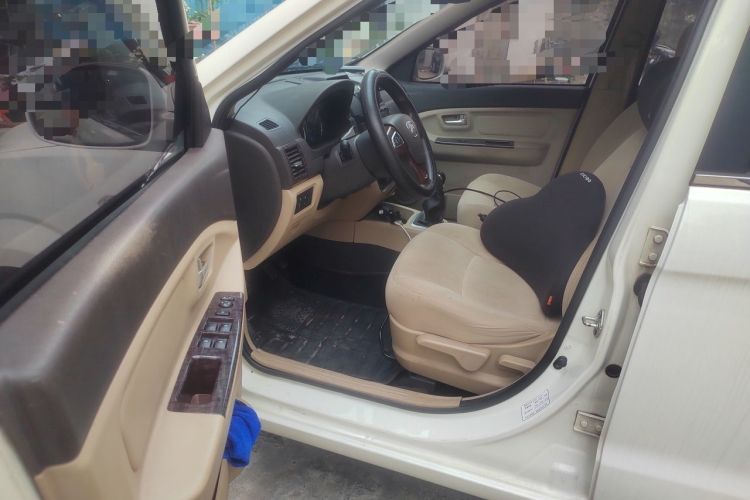 Used BAIC Weiwang M30 2015 1.5L Comfort version DAM15 Left Front Seat