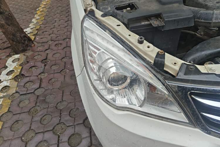 Used BAIC Weiwang M30 2015 1.5L Comfort version DAM15 Right Front Headlight