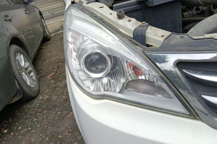 Used BAIC Weiwang M30 2015 1.5L Comfort Version BJ415B Right Front Headlight