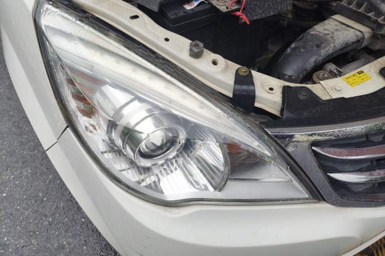 Used BAIC Weiwang M30 2015 1.5L Comfort version DAM15 Right Front Headlight