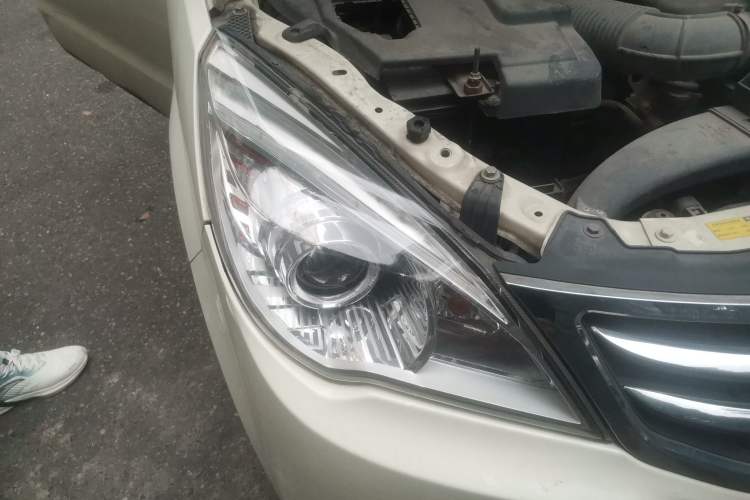 Used BAIC Weiwang M30 2015 1.5L Basic Version DAM15 Right Front Headlight