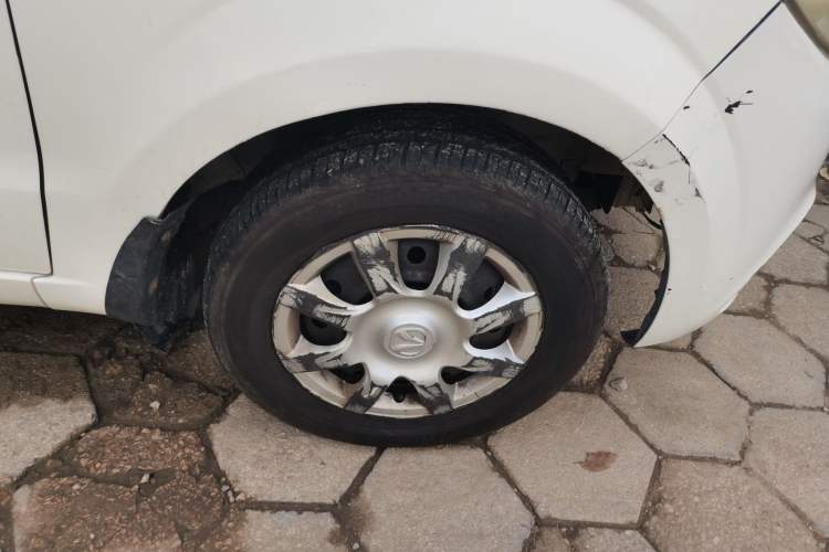 Used BAIC Weiwang M30 2015 1.5L Basic Version DAM15 Right Front Wheel Hub