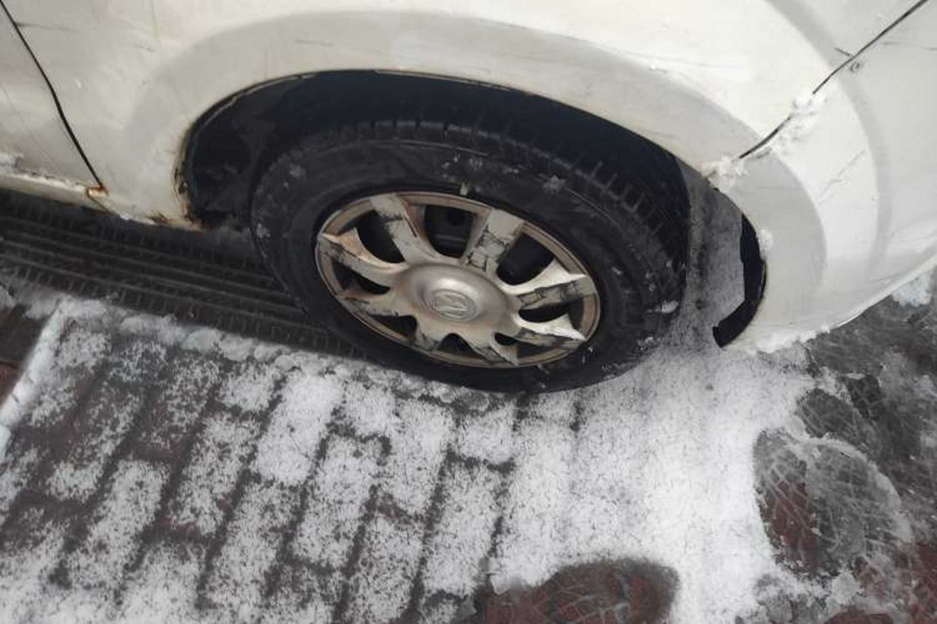 Used BAIC Weiwang M30 2015 1.5L Basic Version DAM15 Right Front Wheel Hub
