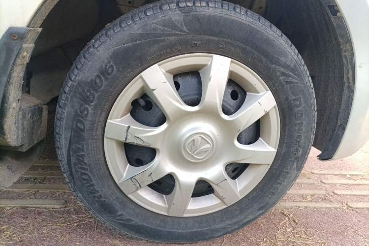 Used BAIC Weiwang M30 2015 1.5L Basic Version DAM15 Right Front Wheel Hub