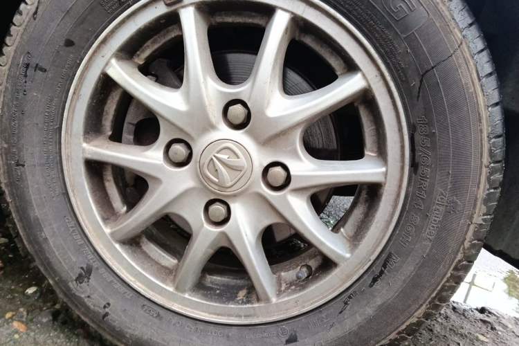 Used BAIC Weiwang M30 2015 1.5L Comfort Version BJ415B Right Front Wheel Hub