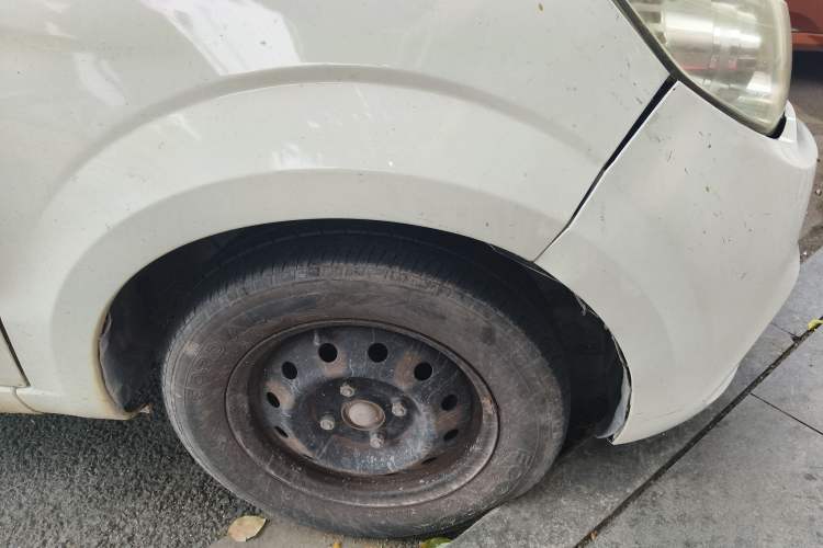 Used BAIC Weiwang M30 2015 1.5L Basic Version BJ415B Right Front Wheel Hub