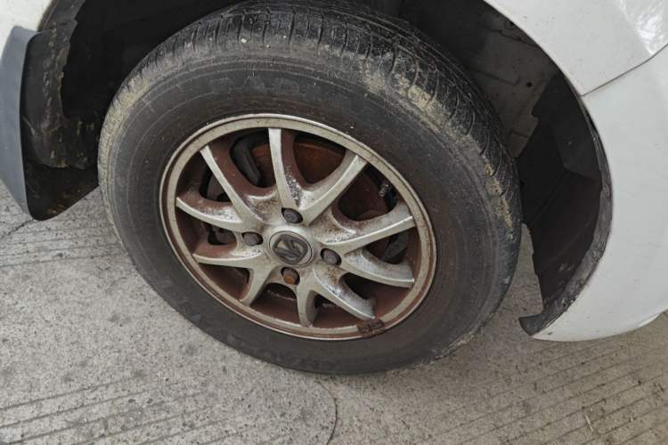 Used BAIC Weiwang M30 2015 1.5L Basic Version DAM15 Right Front Wheel Hub