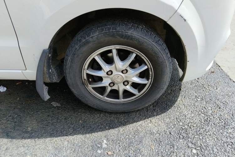 Used BAIC Weiwang M30 2015 1.5L Comfort Version BJ415B Right Front Wheel Hub