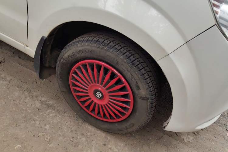Used BAIC Weiwang M30 2015 1.5L Basic Version DAM15 Right Front Wheel Hub