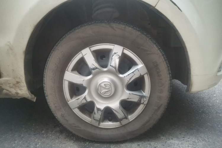 Used BAIC Weiwang M30 2015 1.5L Basic Version DAM15 Right Front Wheel Hub