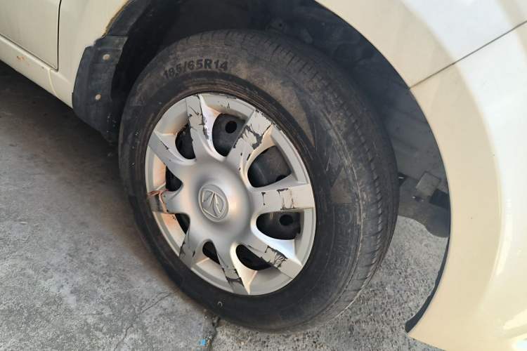 Used BAIC Weiwang M30 2015 1.5L Basic Version DAM15 Right Front Wheel Hub