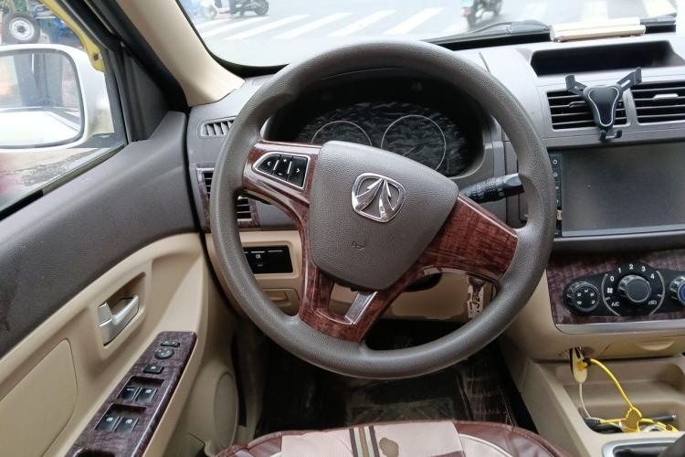 Used BAIC Weiwang M30 2015 1.5L Comfort Version BJ415B Steering Wheel