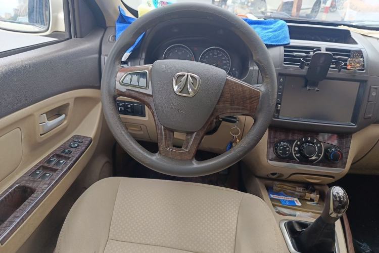 Used BAIC Weiwang M30 2015 1.5L Comfort Version BJ415B Steering Wheel