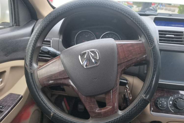 Used BAIC Weiwang M30 2015 1.5L Basic Version BJ415B Steering Wheel
